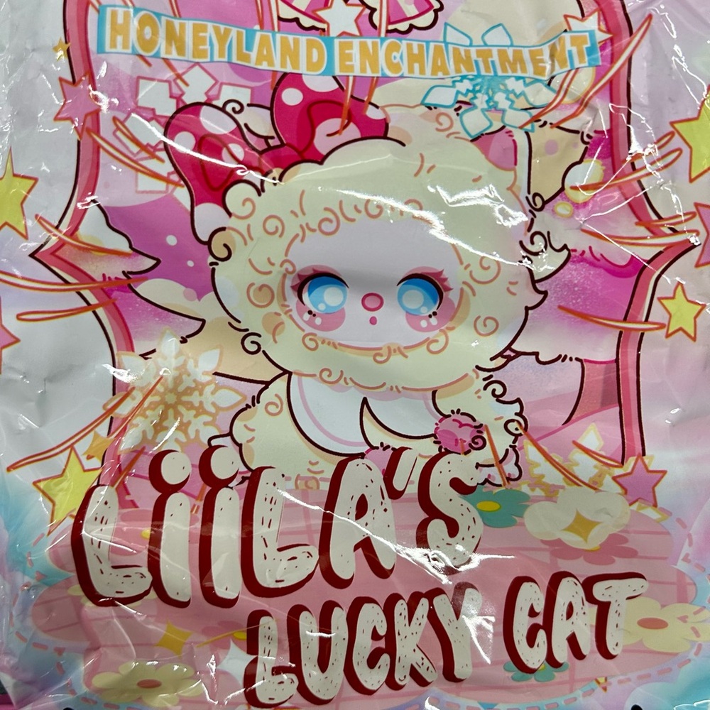 Liila Fluorescent Yellow/Green Lucky Cat Plush